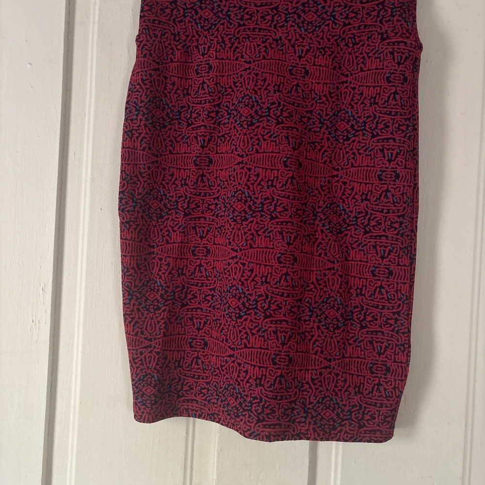 Size small pull on LuaRoe pencil skirt